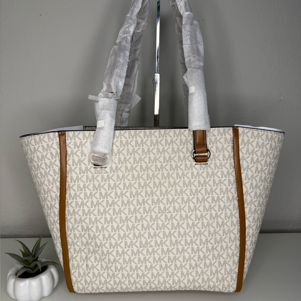 ‼️ Michael Kors Carine Medium Tote Bag NWT including DUST BAG! - Picture 8 of 11